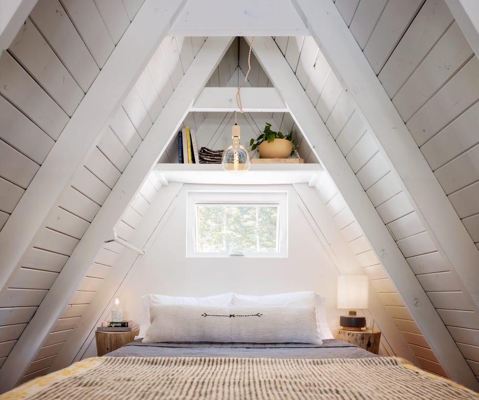 a frame, small spaces, pendant lamp, built in bookshelf, bedroom, guest room, white room, bright, cozy,