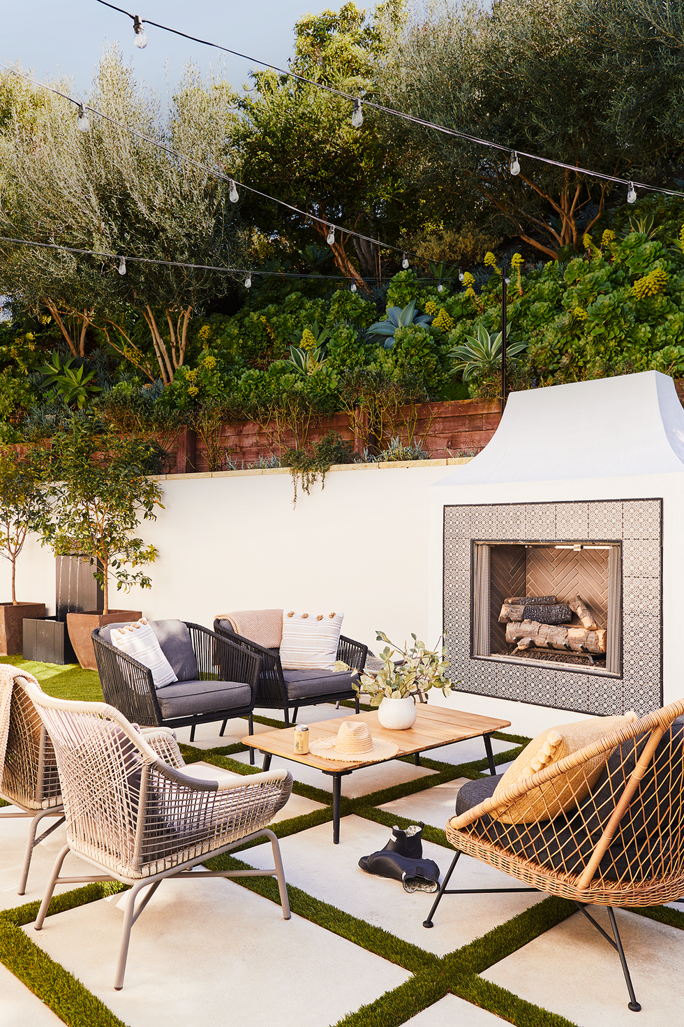 5 Spectacular Outdoor Wall Decor Ideas that You'll Love  Outdoor wall decor,  Garden wall decor, Vertical pallet garden