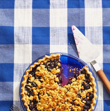 blueberry cornmeal crumble pie