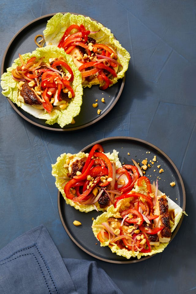 peanut chicken napa cabbage cups. low carb meals. dinnertime meals.