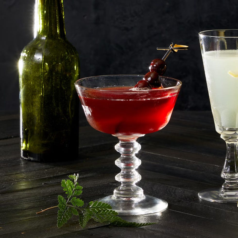 valentines day cocktails cassis manhattan