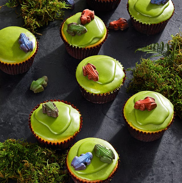 Frog and Lily Pad Cupcakes frog and lily pad cupcakes