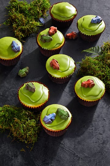 frog and lily pad cupcakes