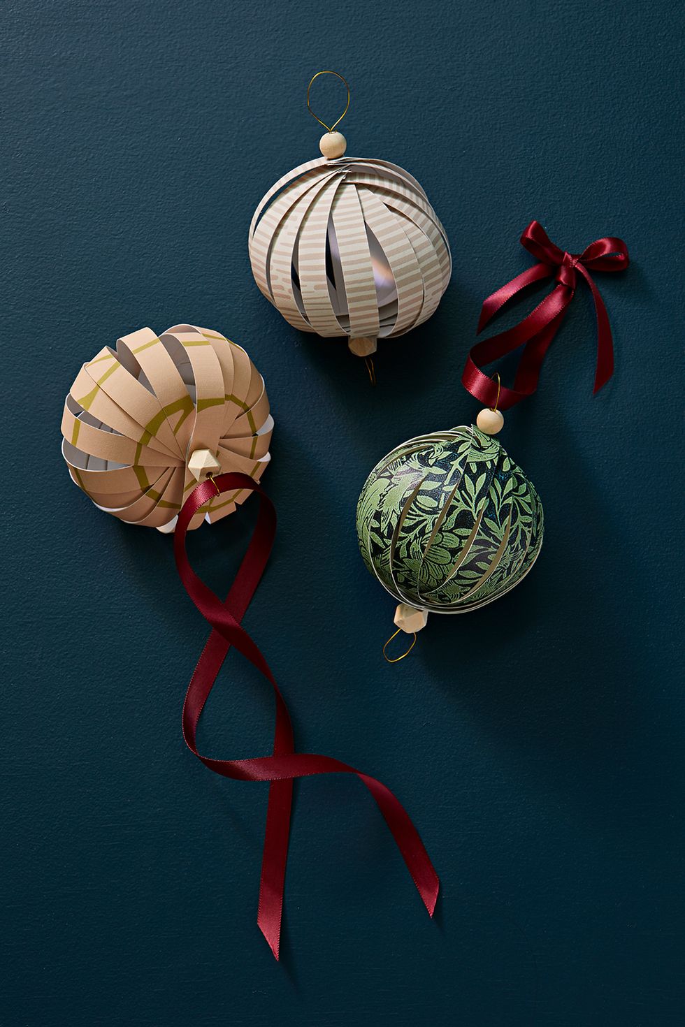Christmas DIY craft: Handmade glass ornament