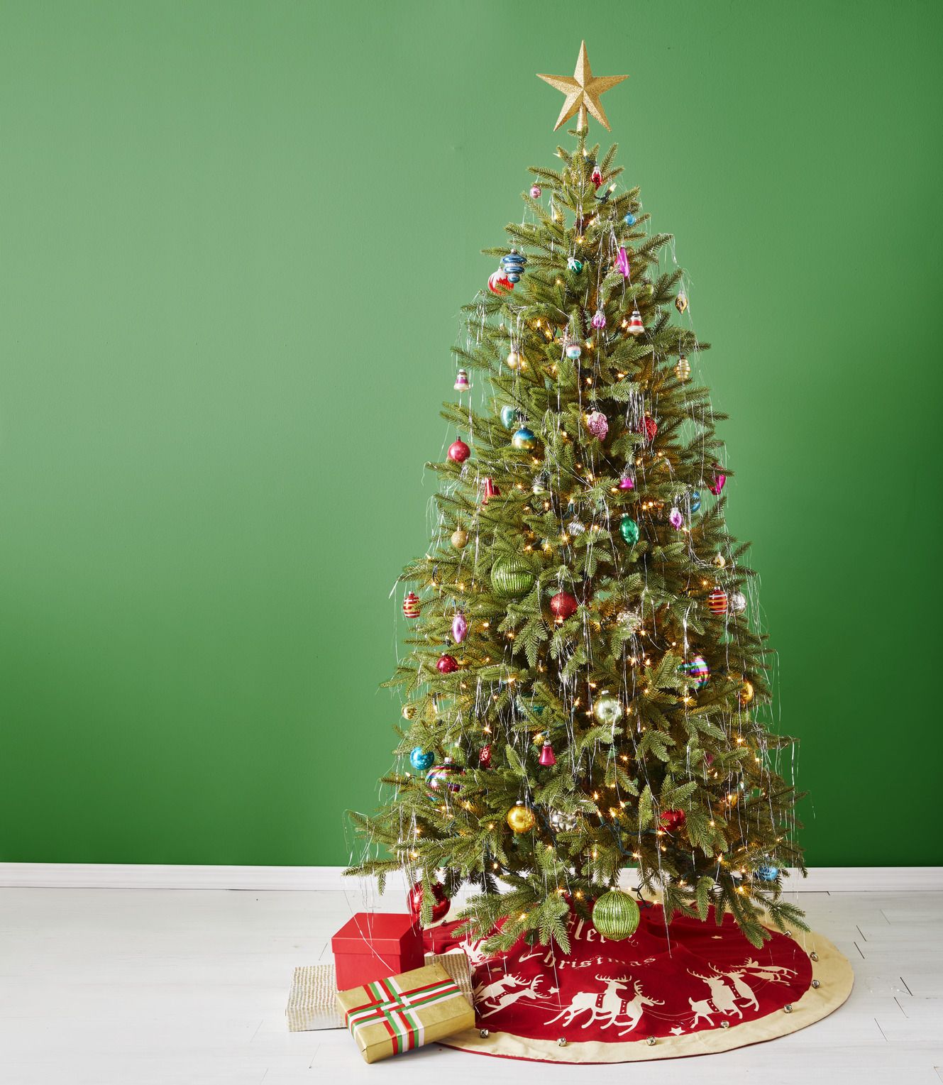 Christmas Tree Decorating Ideas 2022: 68 Best Themes & Trends