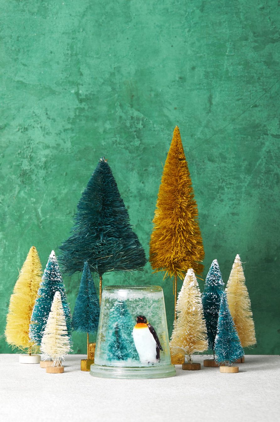 Classic Pinecone Holiday DIY Decorating Ideas
