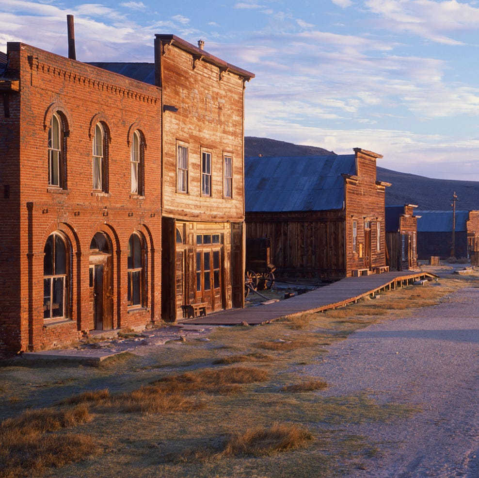 10 Spooky Towns in USA for Haunted History Lovers - Ghost Towns