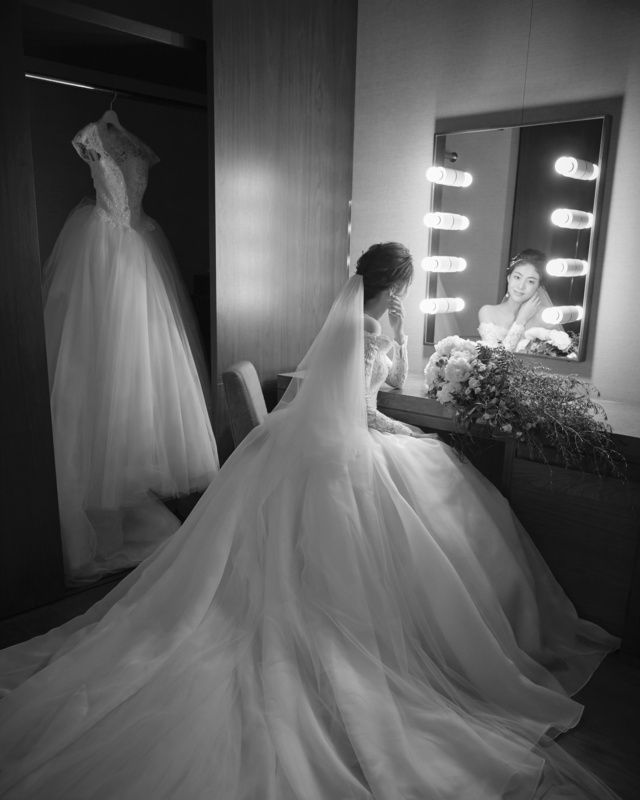 「グランド ハイアット 東京」のブライズルームで支度する花嫁。