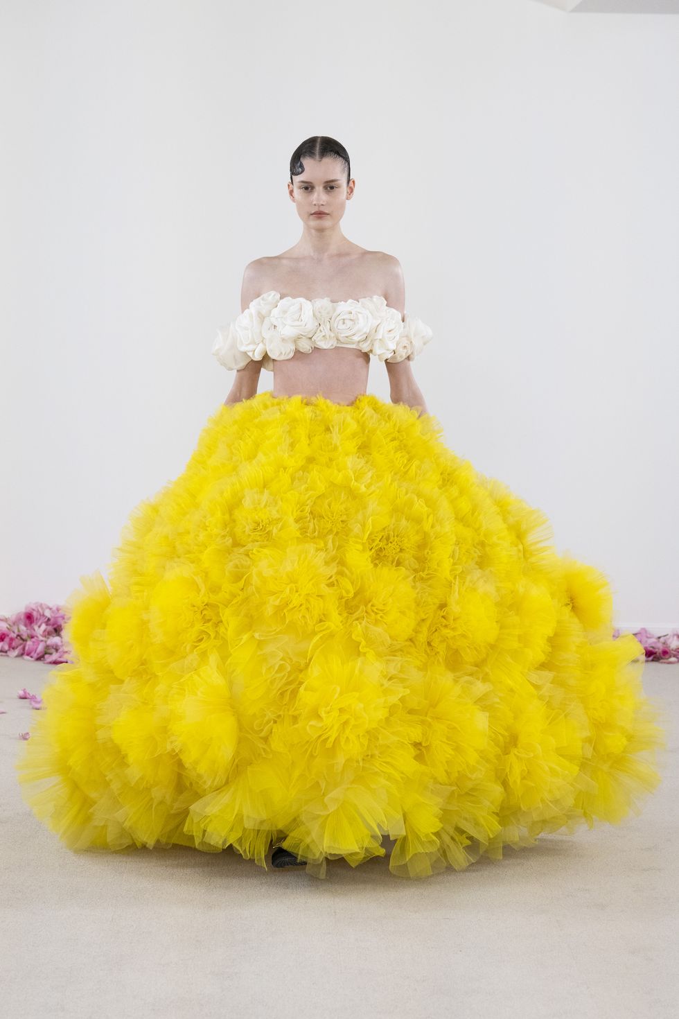 The Best Moments from Haute Couture Autumn-Winter 2023: Photos