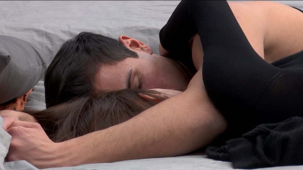 Adara, Gianmarco, conversación romántica