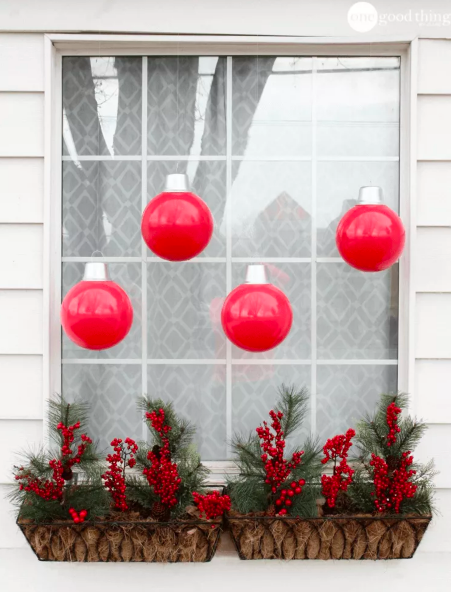 Top tips for creating the perfect Christmas window display
