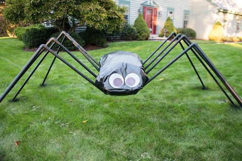 diy giant spider decoration