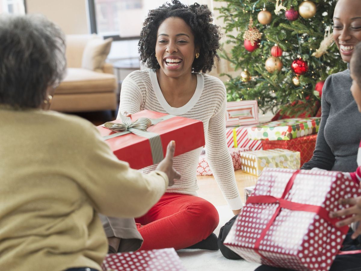 5 Christmas Games For Gift Exchange That Are EASY And FUN!