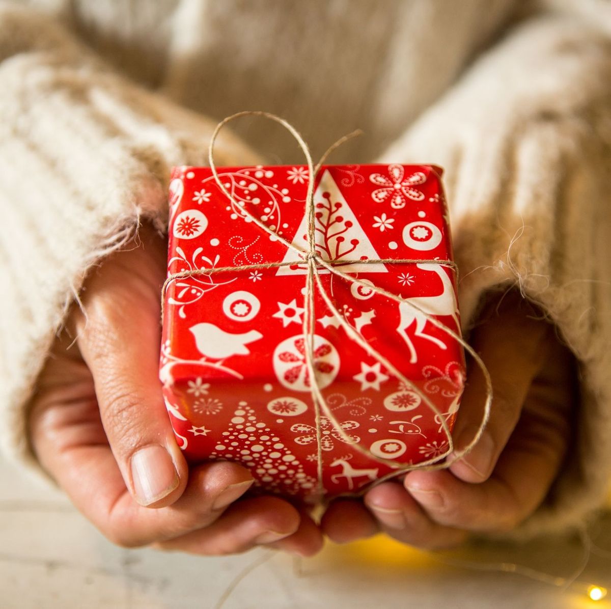 9 Best Christmas Gift Exchange Ideas for Family and Friends 2022