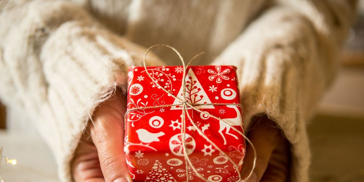 9 najlepszych pomysłów na wymianę świątecznych prezentów dla rodziny i przyjaciół w 2022 roku