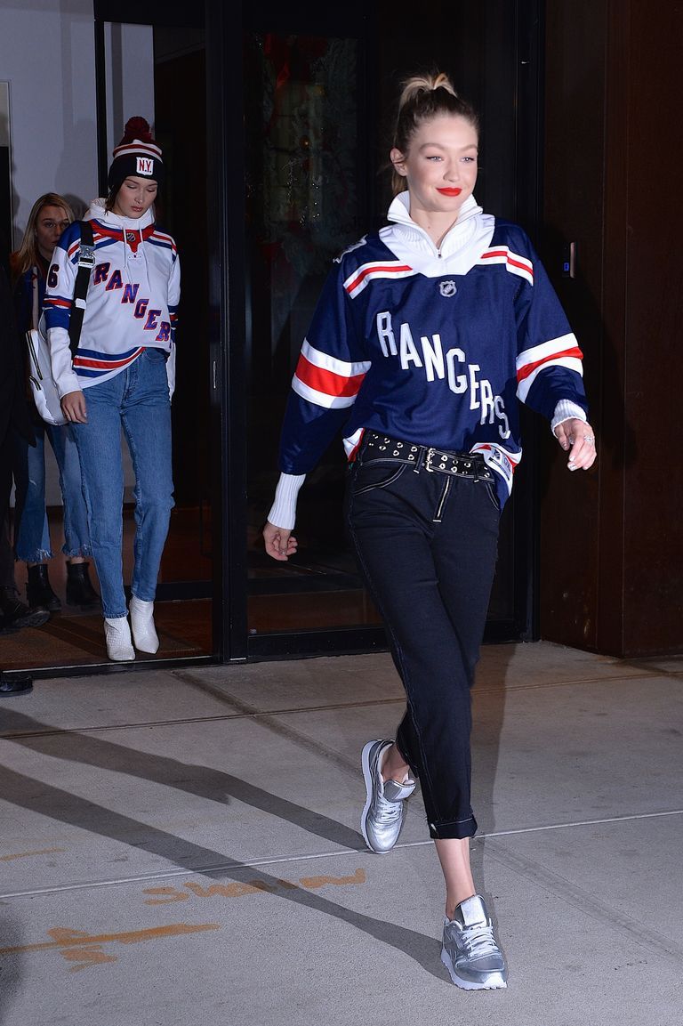 15 Stylish Sports Jersey Outfits How to Wear a Cute Jersey