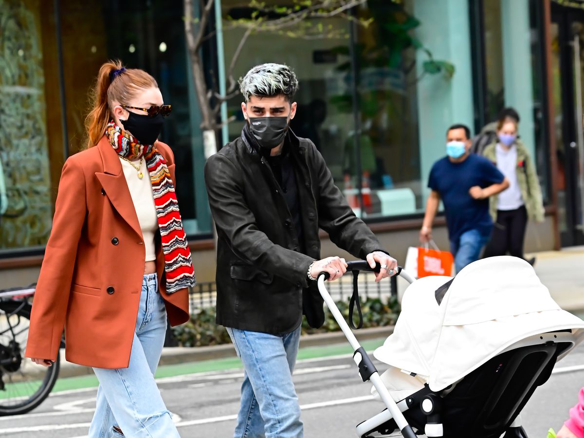 Gigi Hadid, Zayn Malik & Khai On NYC Walk: Photos – Hollywood Life