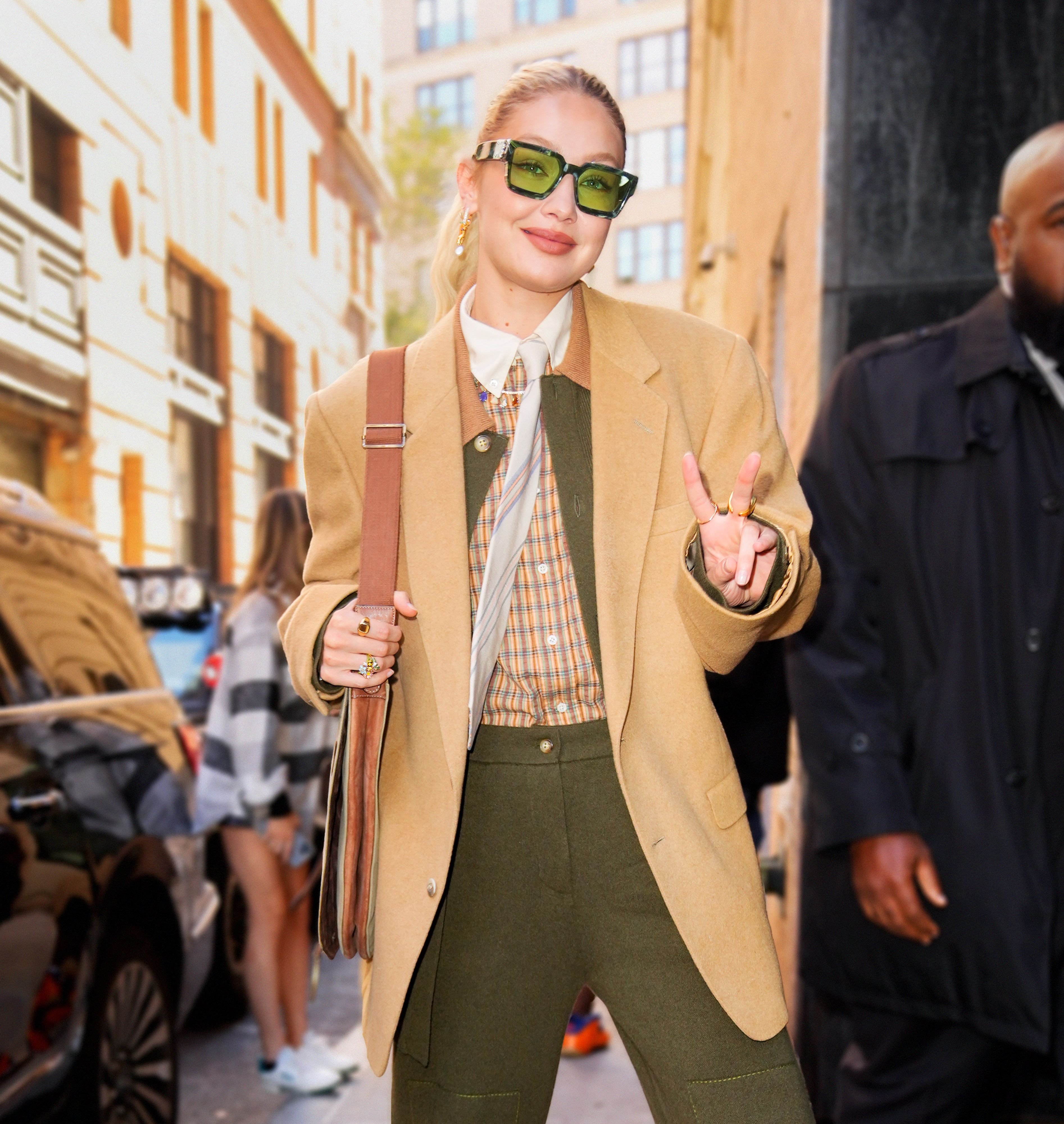 Gigi Hadid Is the Proud Owner of Autumn's Chicest Tote