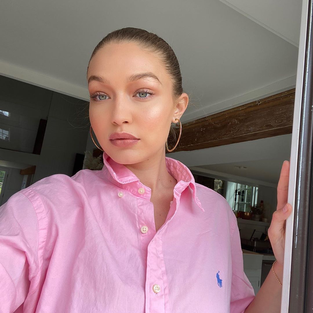 gigi hadid mama necklace