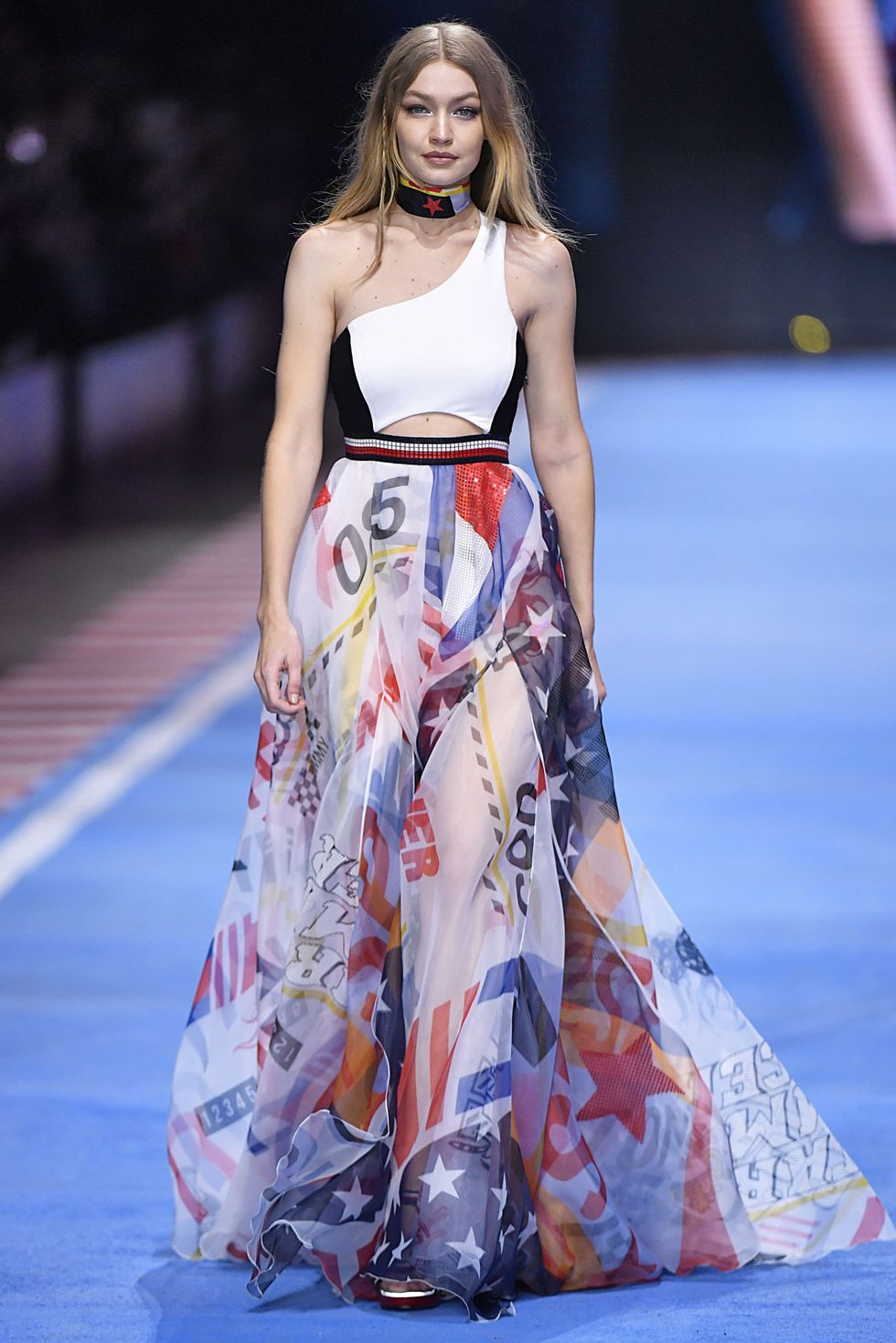 plak haar Schuine streep Gigi Hadid Had to Keep Herself From "Tearing Up" at Her Final Tommy Hilfiger  Show - Gigi Hadid and Tommy Hilfiger Fashion Collaboration