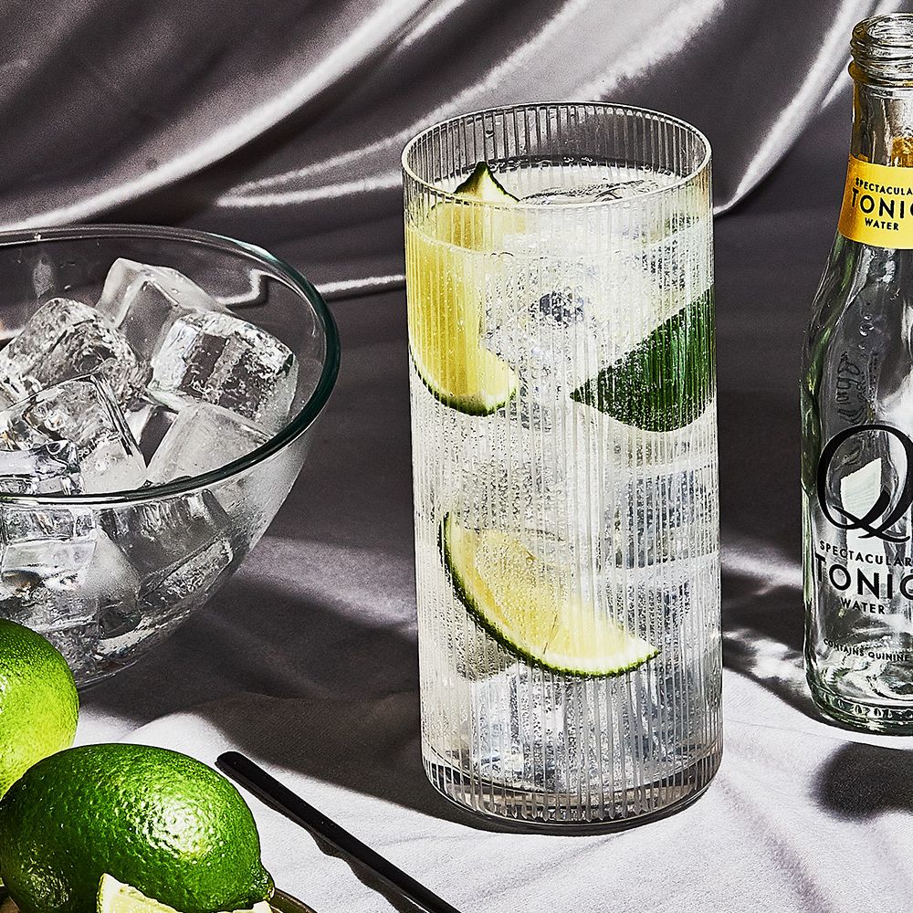 Gin and Tonic Recipe: How to Make a Gin and Tonic - Thrillist