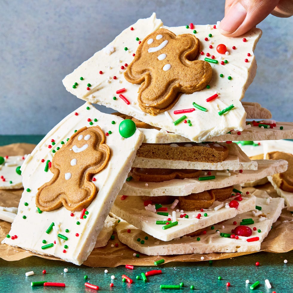 white chocolate bark with gingerbread cookies and sprinkles