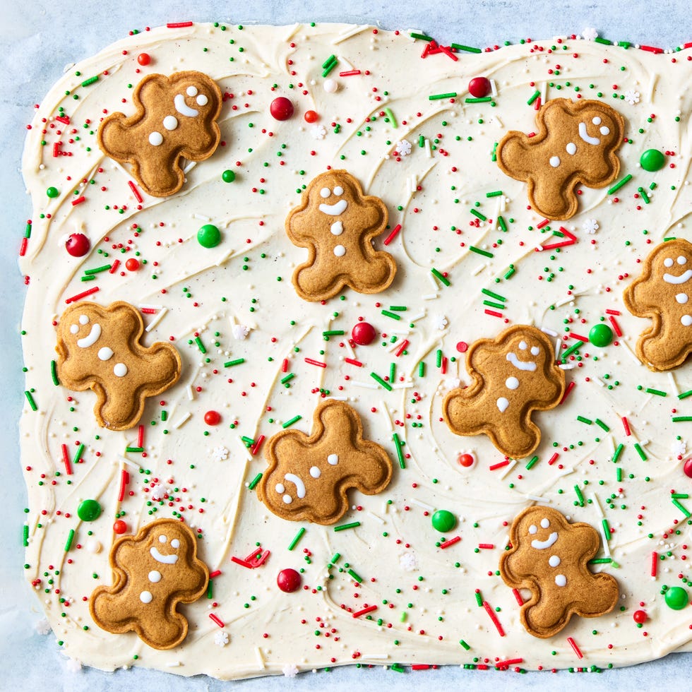 white chocolate bark with gingerbread cookies and sprinkles