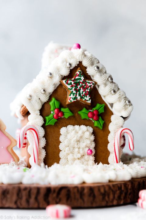 gingerbread house ideas snowy roof