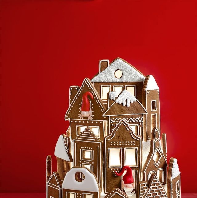 https://hips.hearstapps.com/hmg-prod/images/gingerbread-recipes-gingerbread-house-1574871568.jpg?crop=1.00xw:0.670xh;0,0.200xh&resize=640:*
