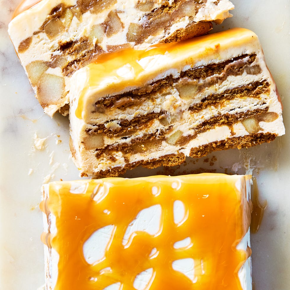 layered icebox cake with apples, gingersnaps, and caramel