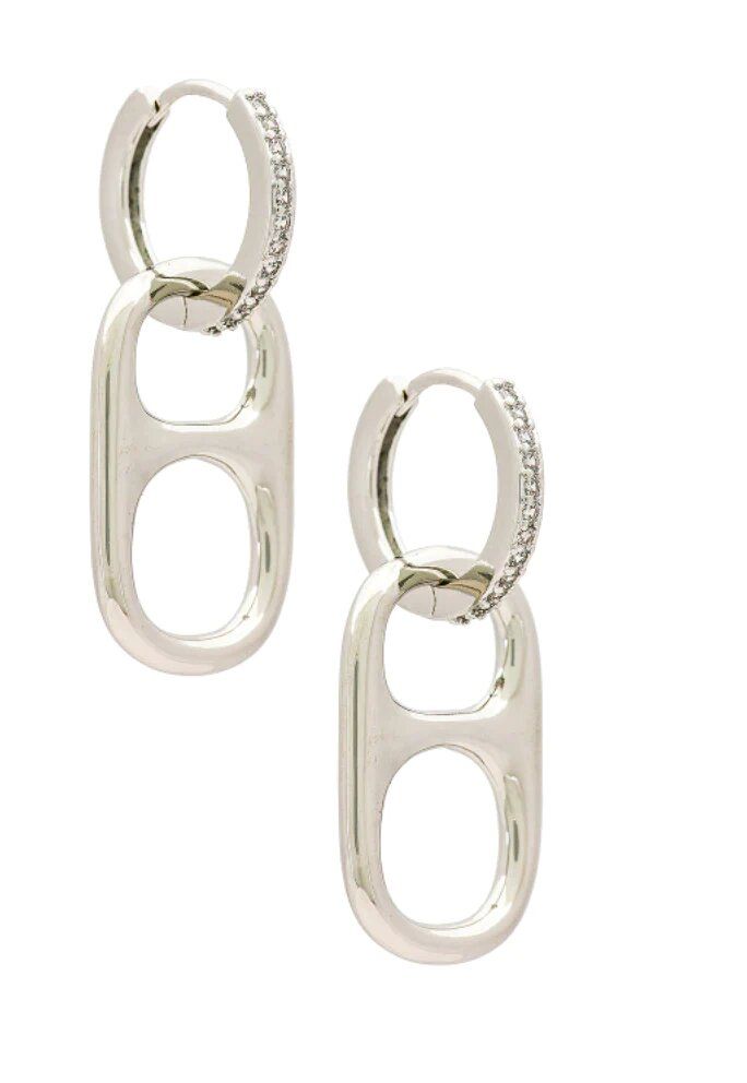 moda estate 2023, i gioielli da comprare online cioè gli anelli, le collanem gli orecchini e i bracciali da avere secondo le tendenze donna