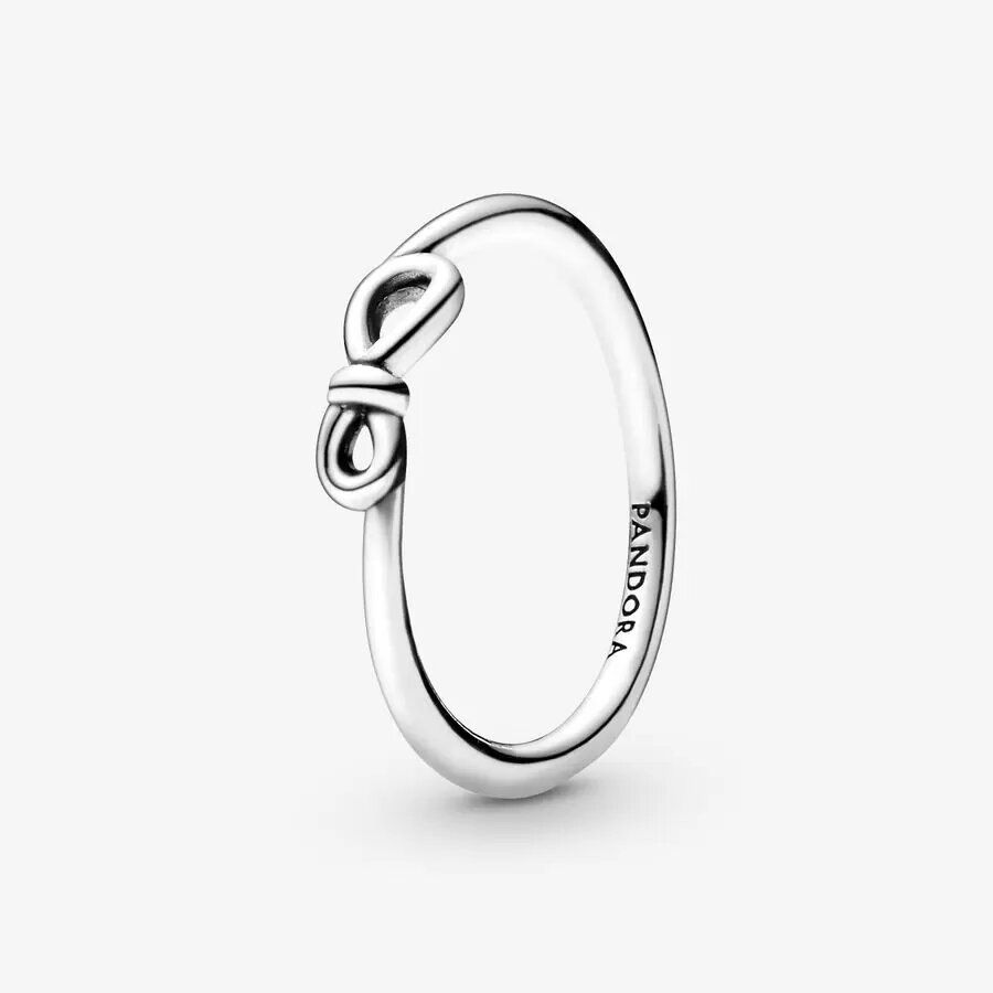 moda estate 2023, i gioielli da comprare online cioè gli anelli, le collanem gli orecchini e i bracciali da avere secondo le tendenze donna