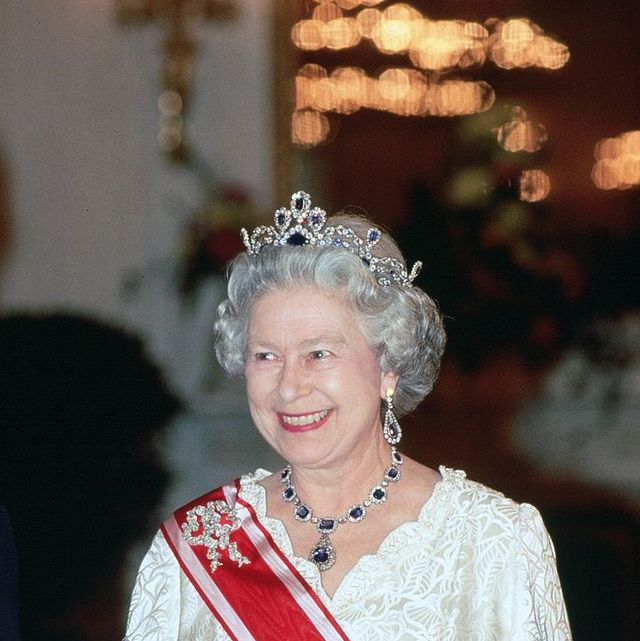 I più bei gioielli indossati dalla Regina Elisabetta