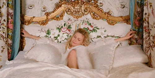 Marie Antoinette, Kirsten Dunst in bed