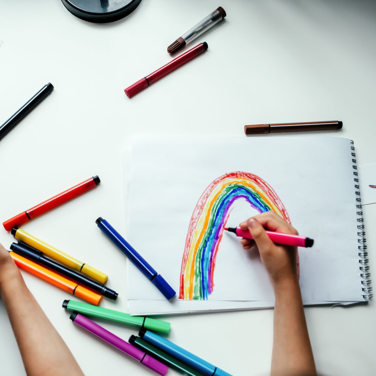 Attività creativa per bambini: colorare, creare, giocare