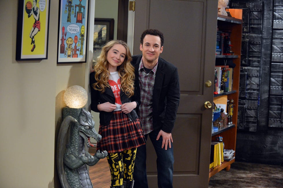 sabrina carpenter and ben savage smile and pose for a photo together while standing in a doorway