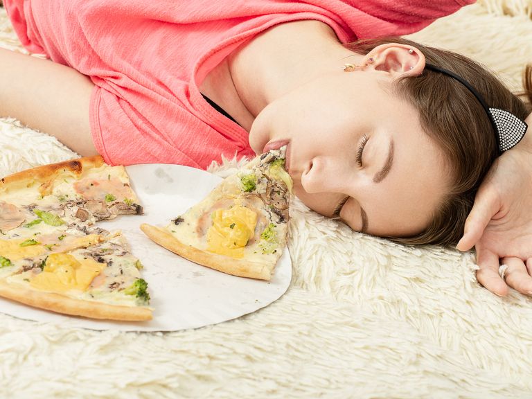 girl overeat pizza