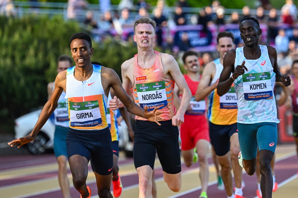 turku (finland), 17/06/2025. ermiyas girma (l) of ethiopia competes during the men 1500m event at the paavo nurmi games as part of the 2025 world athletics continental tour gold, in turku, finland, 17 june 2025. (1500 metros, 1500 metros, etiopía, finlandia) efe/epa/kimmo brandt 