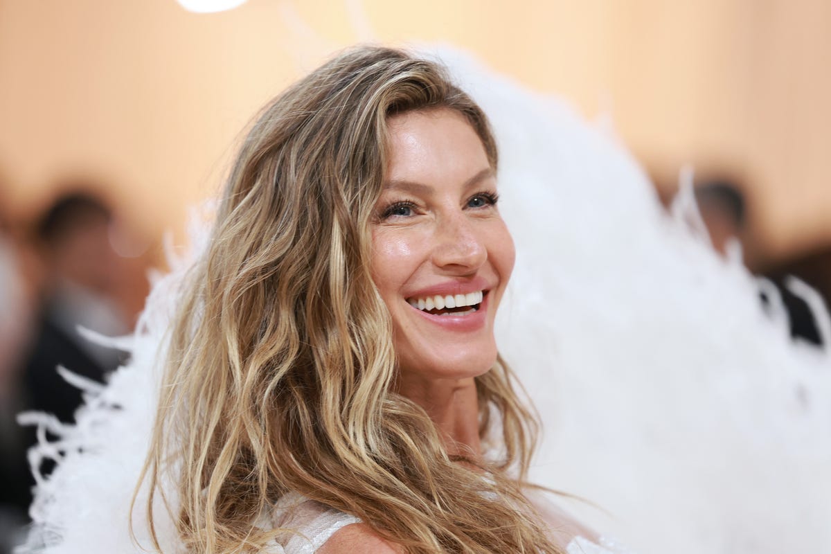 preview for HBZ: Gisele Bündchen revealed that she got a boob job—and she regrets it