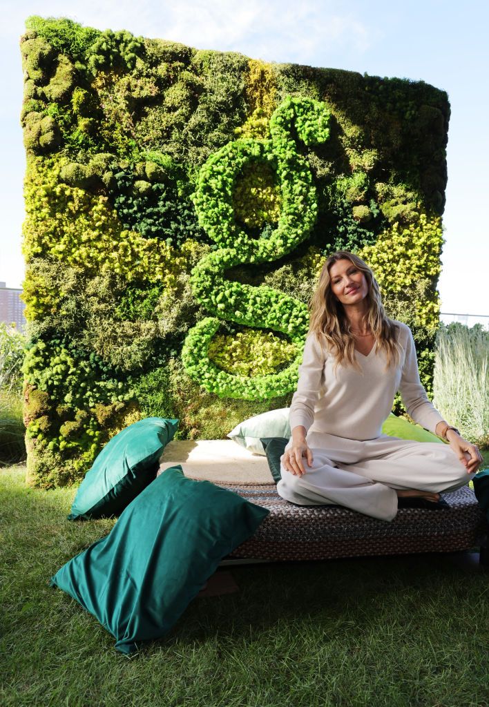 Gisele Bündchen Gives Wellness Tips In Abs-Bearing IG Photo