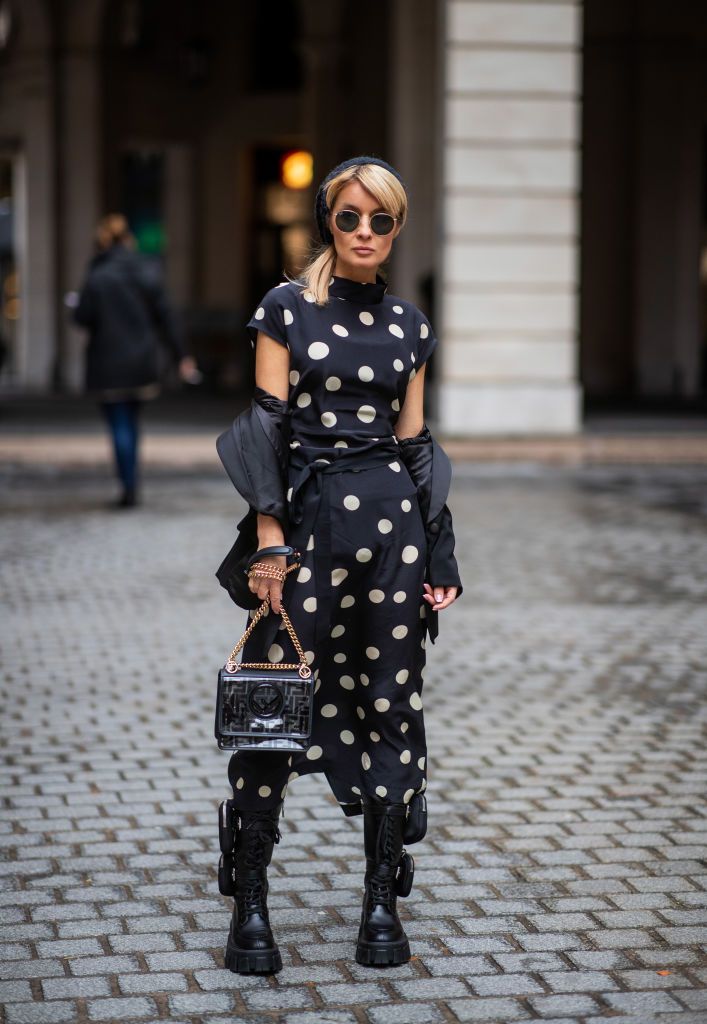 Street Style  - Paris Fashion Week - Womenswear Fall/Winter 2020/2021 : Day Eight