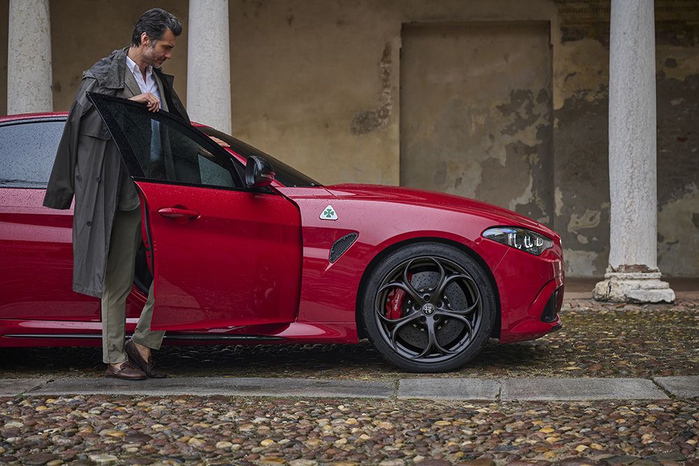 D*I様 Macchina rossa Alfa Romeoクァドリフォリオ ア GIULIA QUADRIFOGLIO（ジュリア クアドリフォリオ）| スポーツ