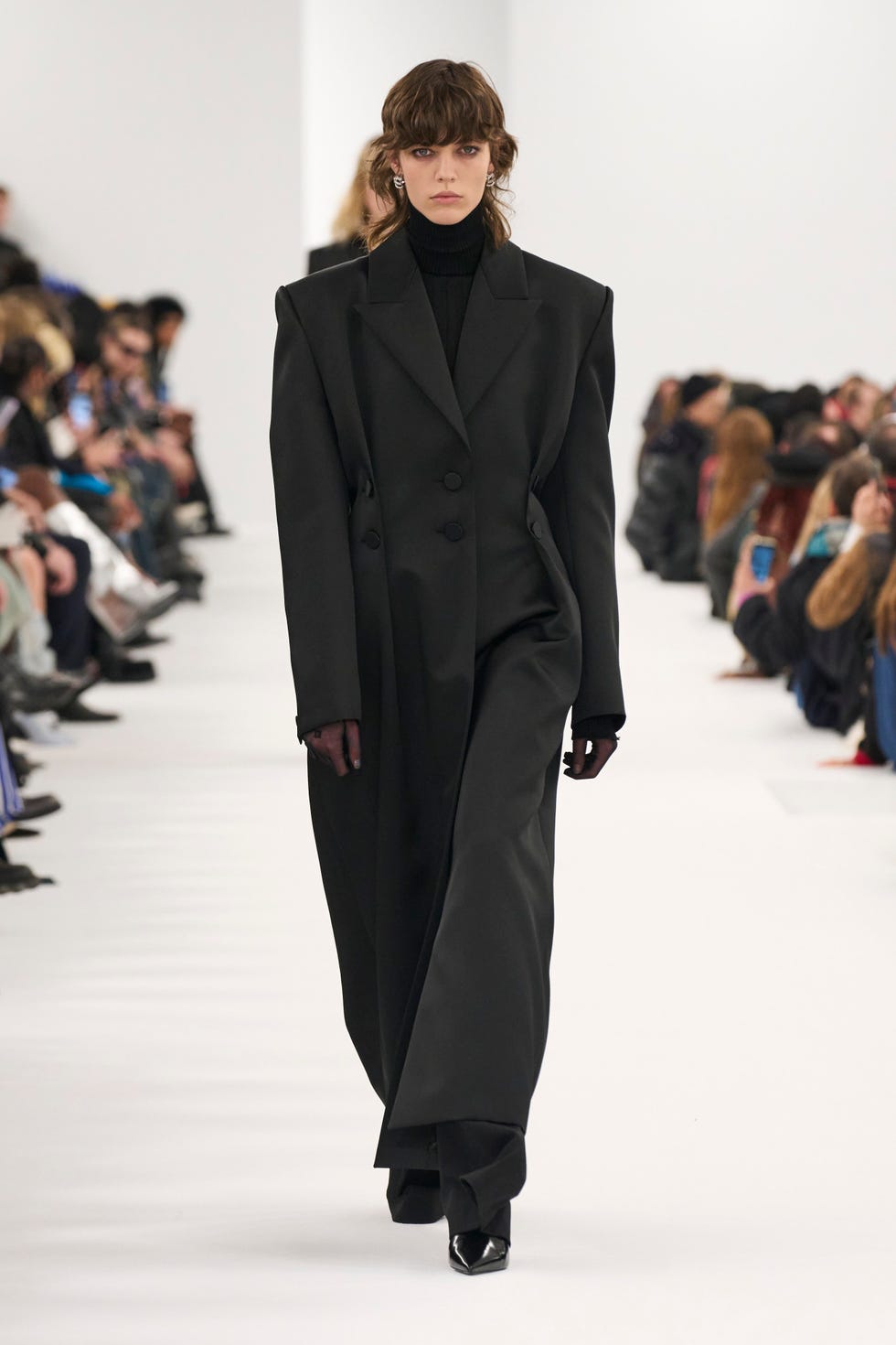 givenchy autunno inverno 2023 2024, tendenza, collo alto