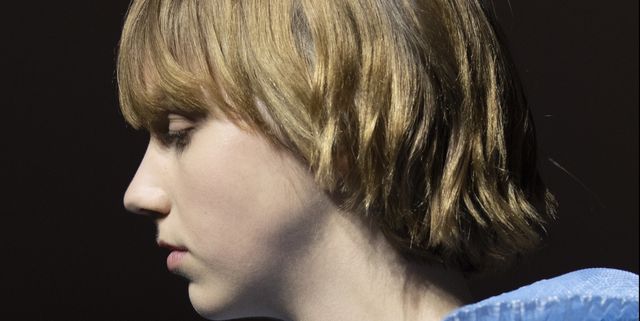 Hair, Face, Hairstyle, Blond, Blue, Bob cut, Beauty, Chin, Shoulder, Neck, 