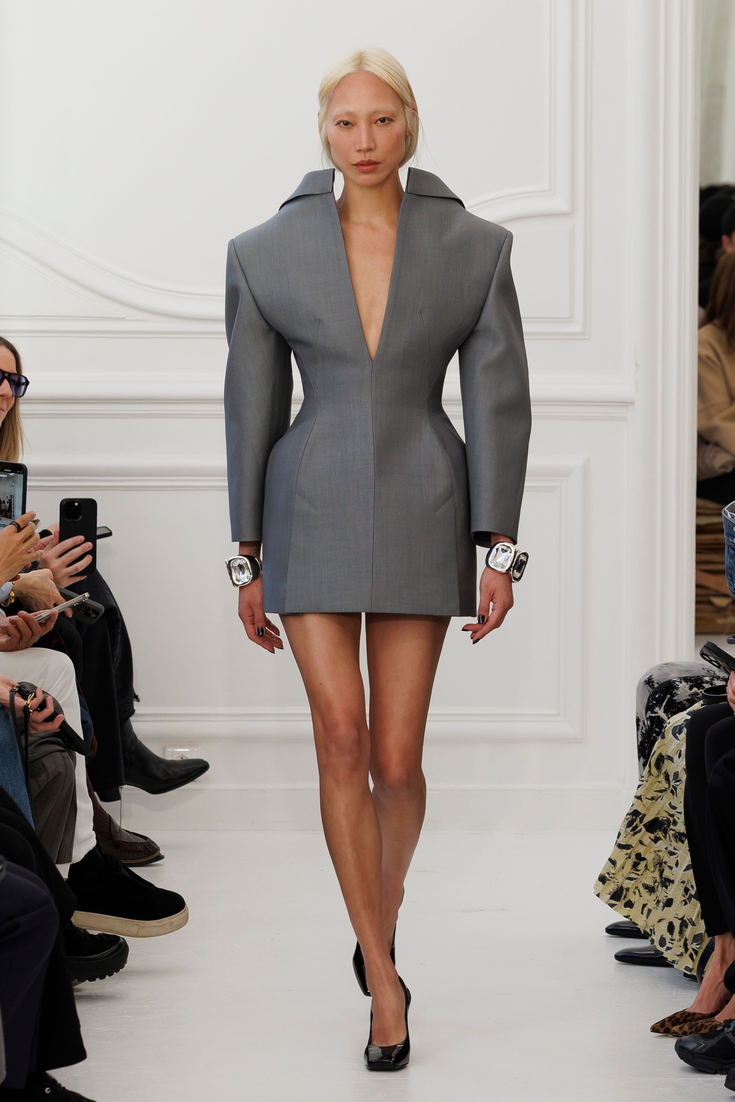ジバンシィ（GIVENCHY）2025-26秋冬コレクション | ファッション