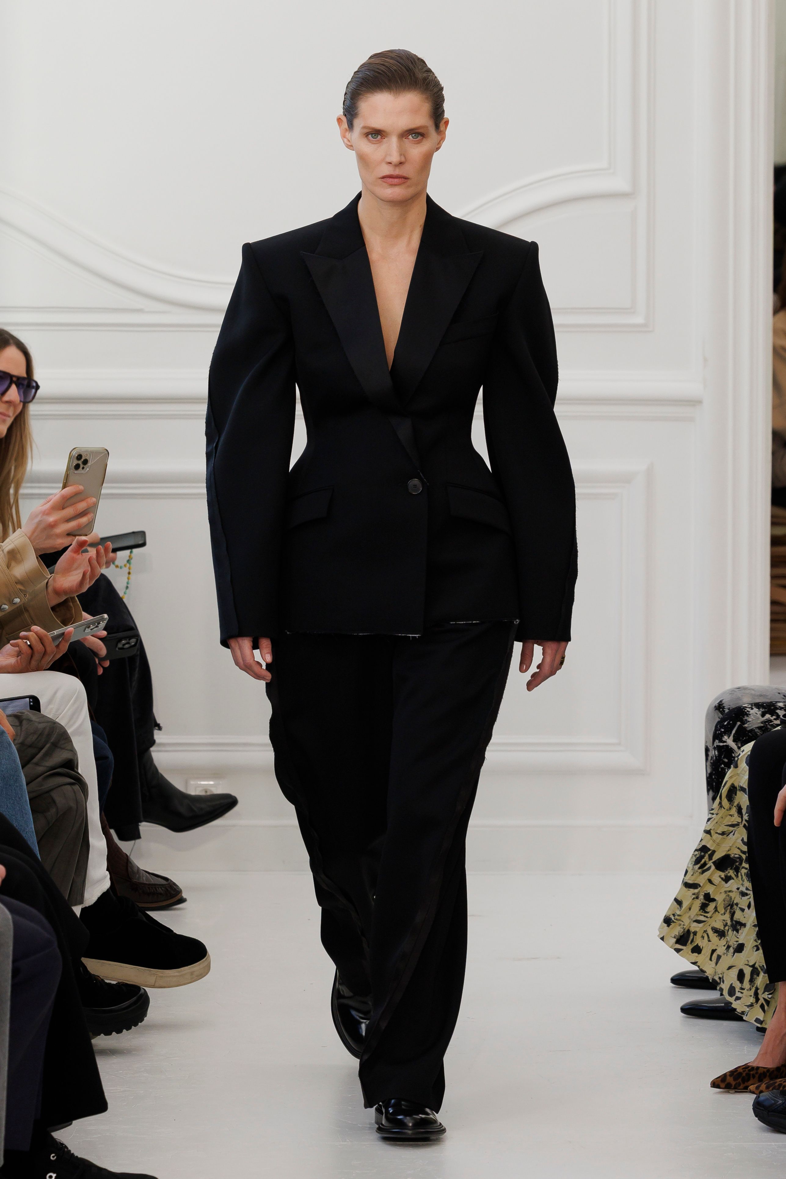 ジバンシィ（GIVENCHY）2025-26秋冬コレクション | ファッション