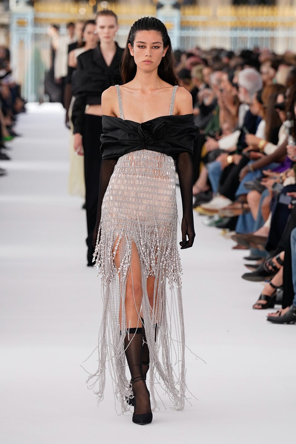 Look Donna 2024 di moda dalla sfilata di Givenchy