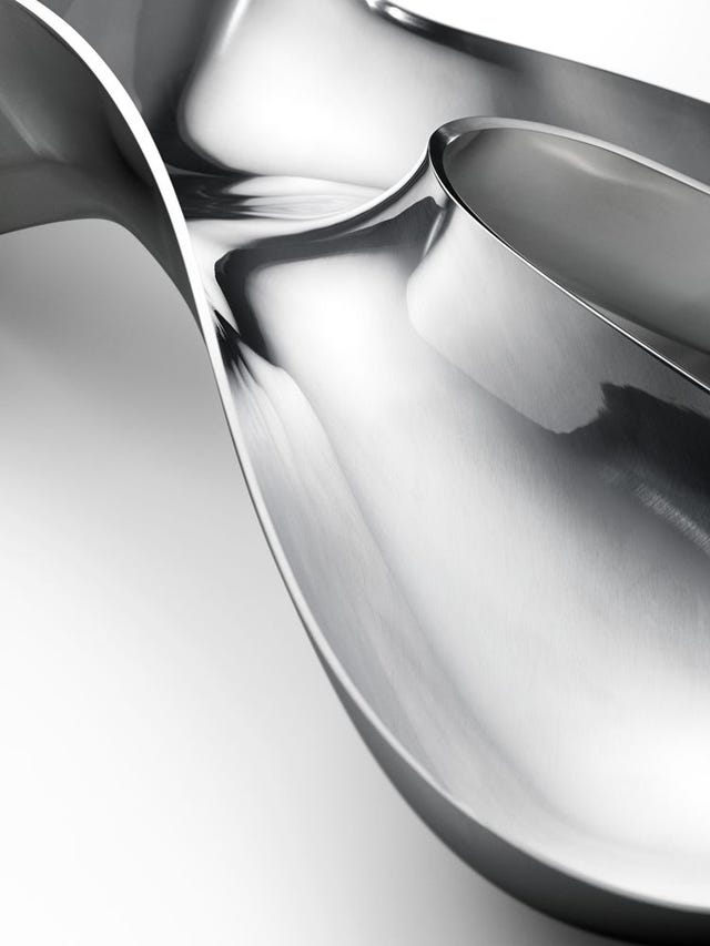 The soft lines and dynamic curves of Koppel's '1041'