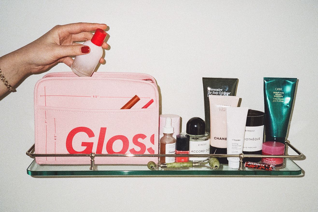 fangirling over a makeup bag? absolutely #glossier #glossiermakeup