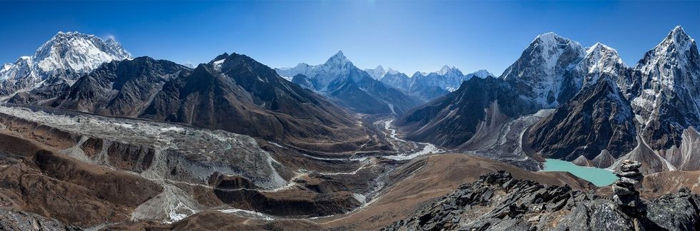 Het heftige terrein van de Khumbuvallei vormt een complexe uitdaging voor wetenschappersdie op zoek zijn naar manieren om de omvang van gletsjermeren en hunaantal te beheren